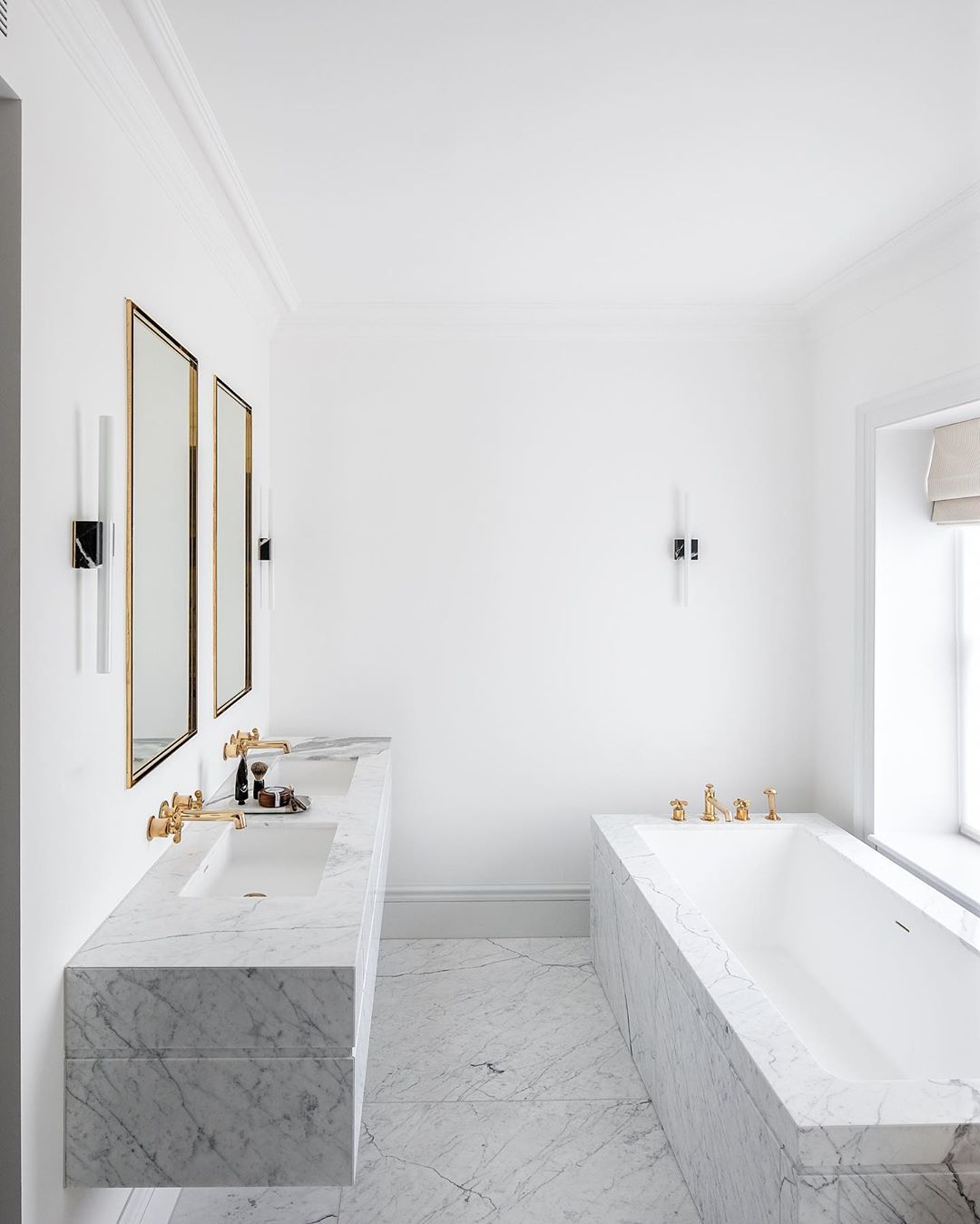 LIGHTING DESIGNS FOR LUXURY BATHROOMS