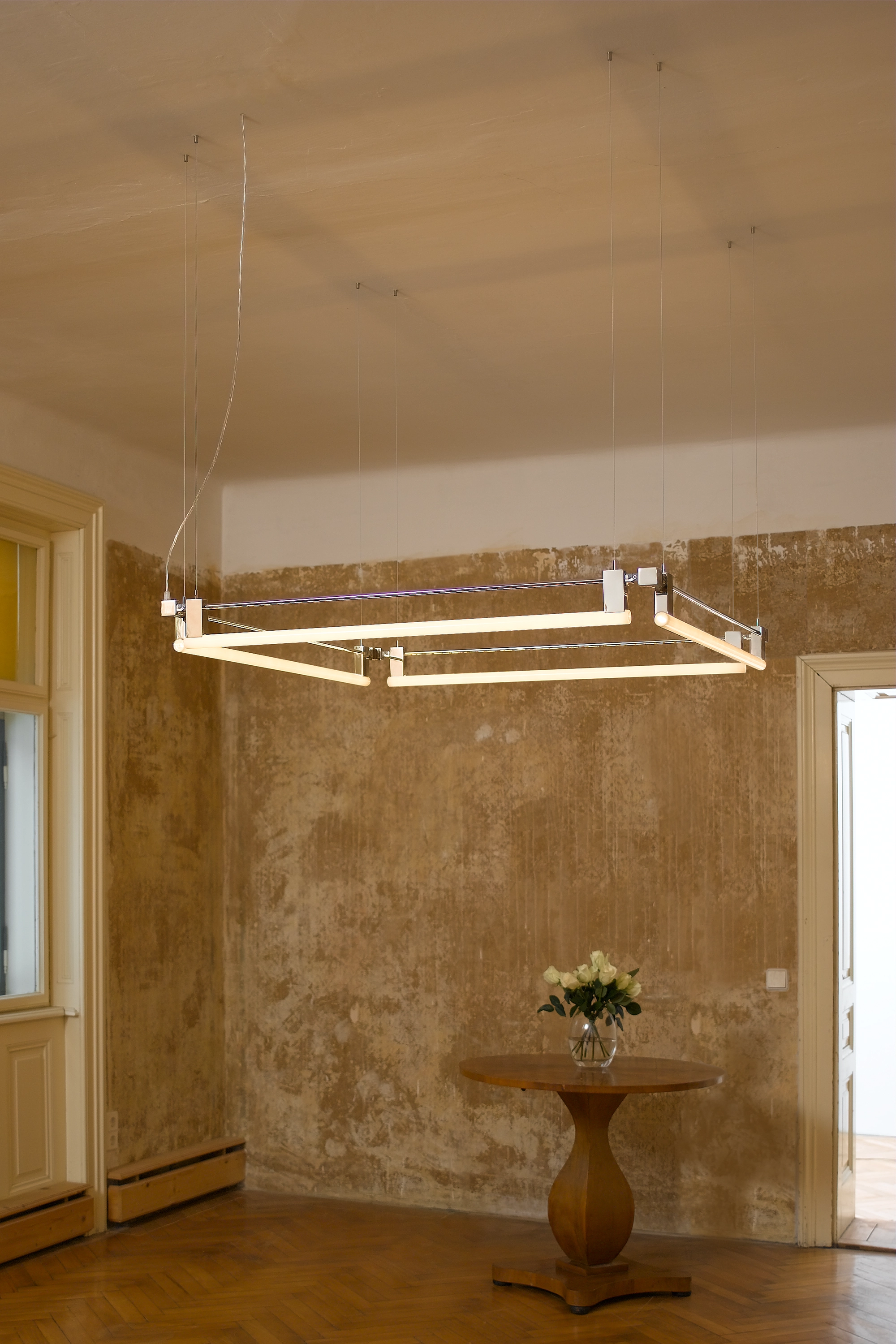 EON SUSPENSION SQUARE